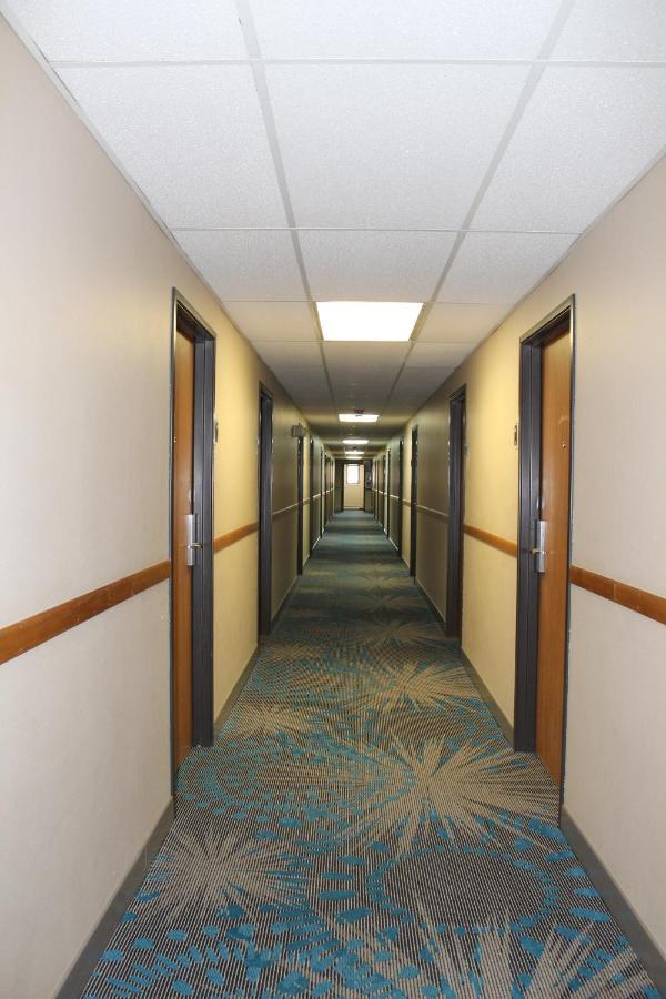 Reston Inn & Suites Spencer Exterior foto