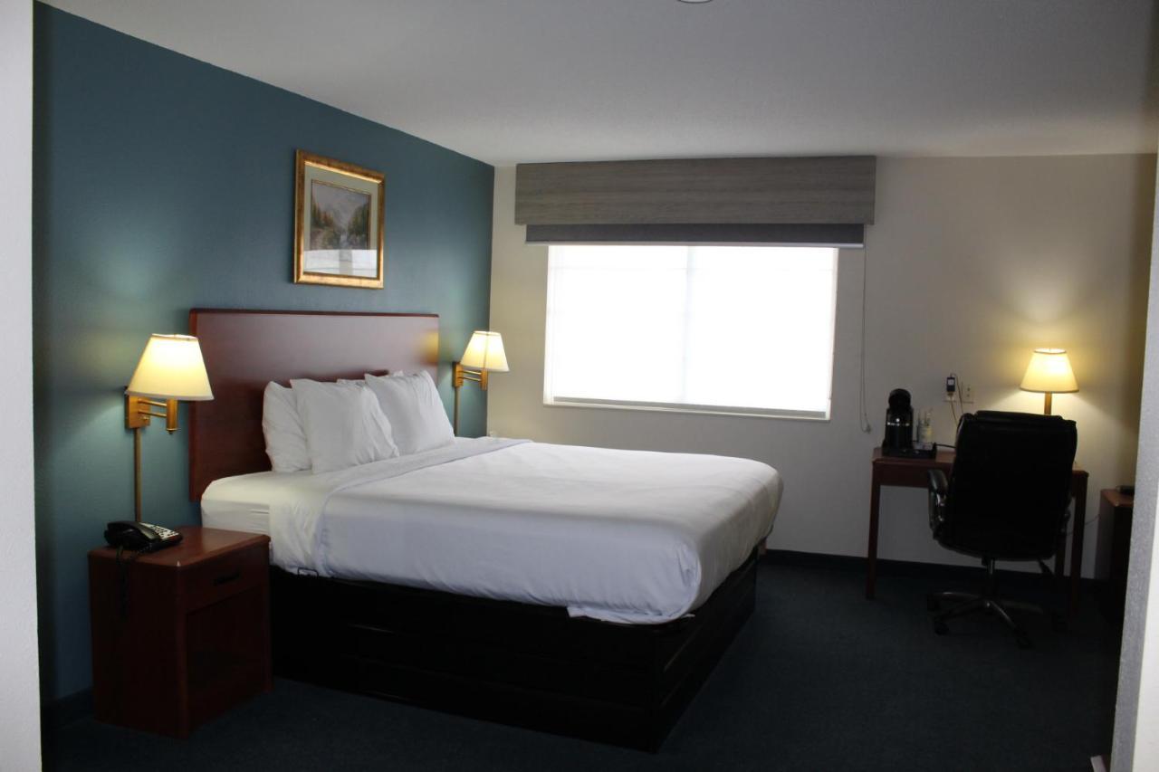 Reston Inn & Suites Spencer Exterior foto