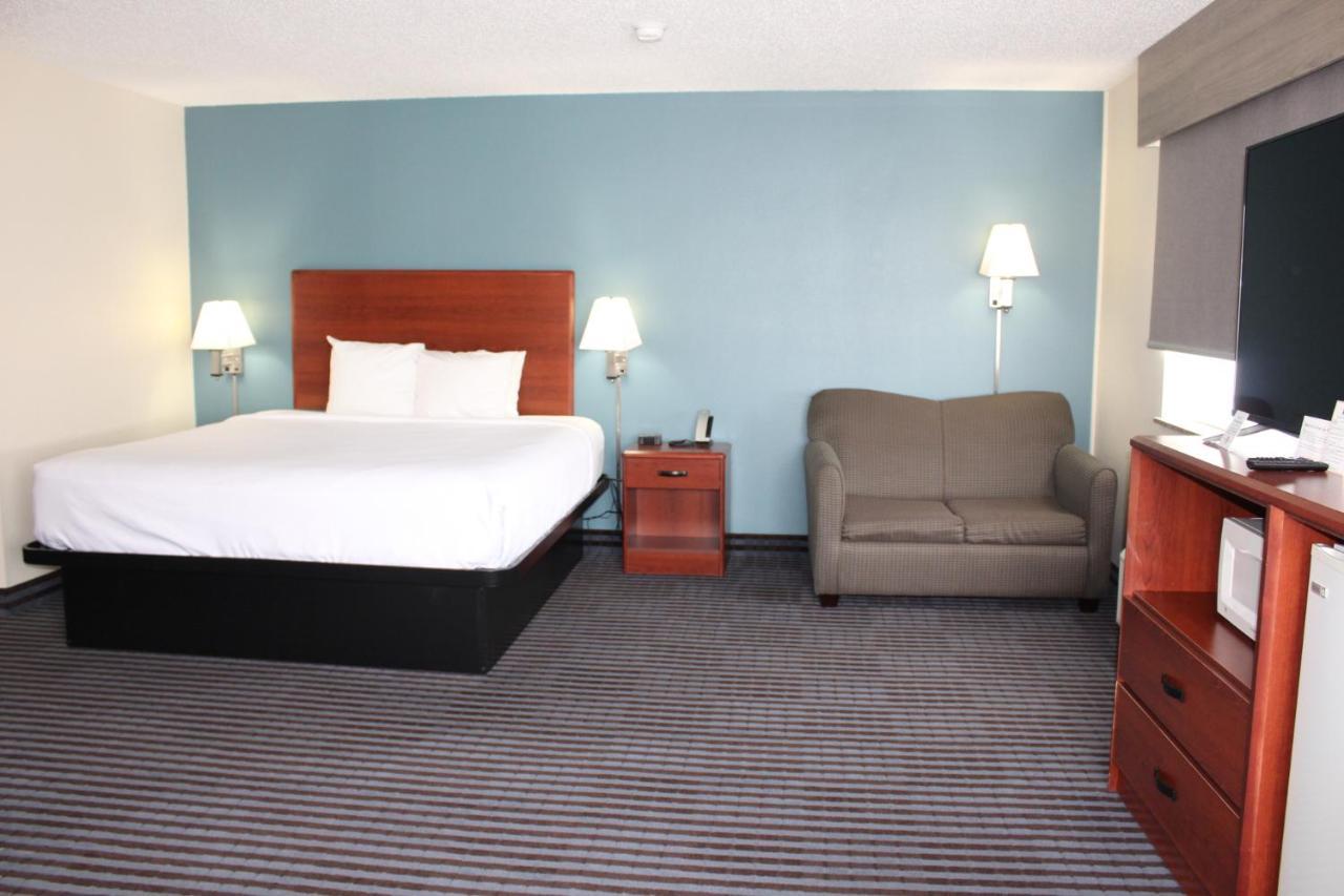 Reston Inn & Suites Spencer Exterior foto