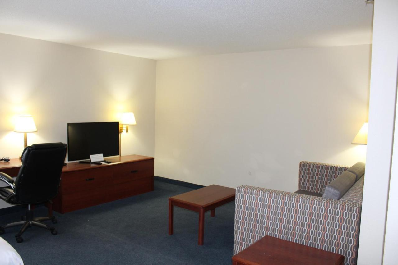 Reston Inn & Suites Spencer Exterior foto